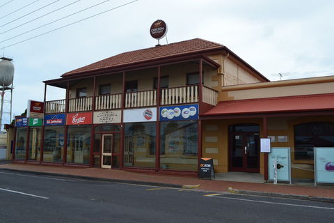 Victoria Hotel Port McDonnell - Accommodation Perth 0