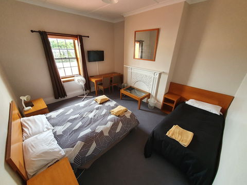 Victoria Hotel Port McDonnell - Accommodation Perth 1