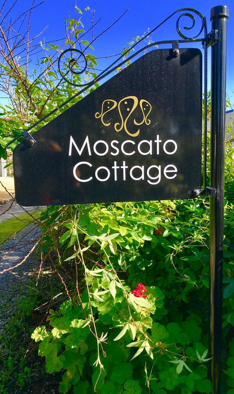 3 Divas Accommodation - The Moscato Cottage - Accommodation Perth 1