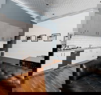 Bespoke on Main - Perth Resorts