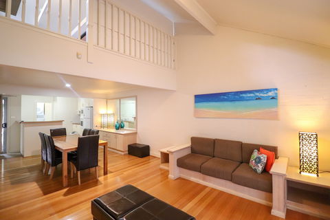 Blackbutt Family Loft Townhouse - Accommodation Perth 2