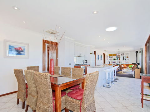Century 21 SouthCoast: Beach House At Moana - Accommodation Perth 2