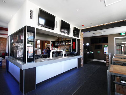 Cow And Calf Hotel - Accommodation Perth 0