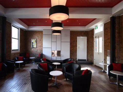Cow And Calf Hotel - Accommodation Perth 1