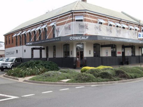 Cow And Calf Hotel - Accommodation Perth 2