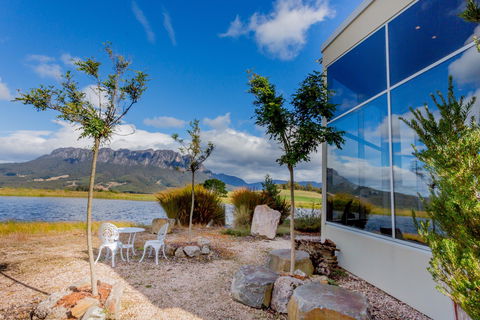 Eagles Nest Retreat - Accommodation Perth 0