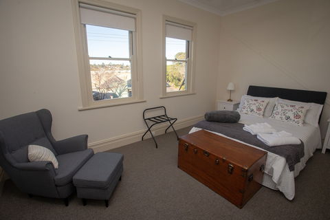 Helensburgh Hotel - Accommodation Perth 2