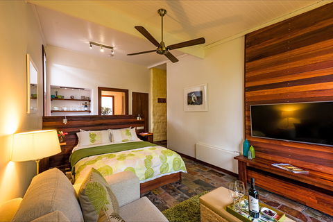 Mulberry Lodge  Country Retreat - Accommodation Perth 2