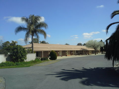 Paradise Lakes Motel - Accommodation Perth 0