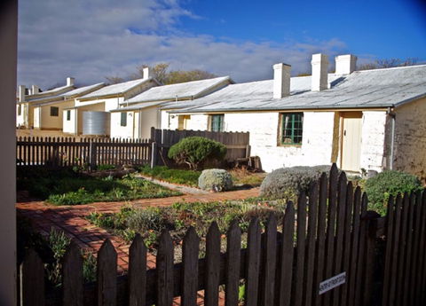 Paxton Square Cottages - Accommodation Perth 1