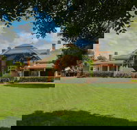 Petersons Guesthouse and Winery - Accommodation Perth
