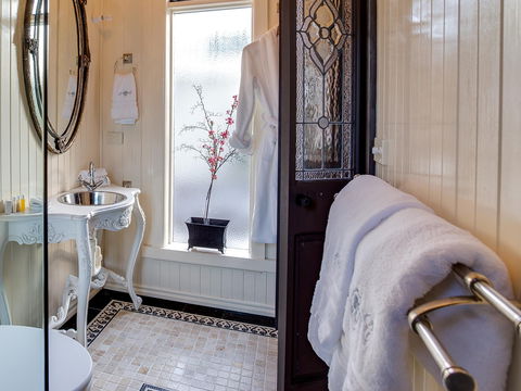 Silverleaf Cottage - Accommodation Perth 2