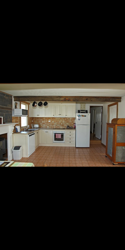 Stable Cottage - Perth Resorts 2