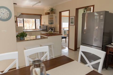 Taranaki Beach Unit - Accommodation Perth 0