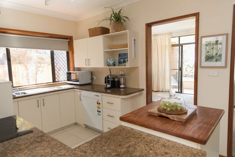 Taranaki Beach Unit - Accommodation Perth 1