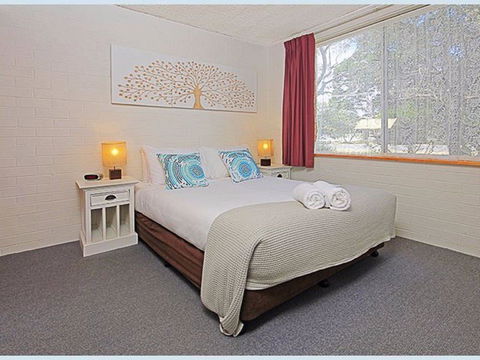 The Lodge Broulee - Accommodation Perth 0