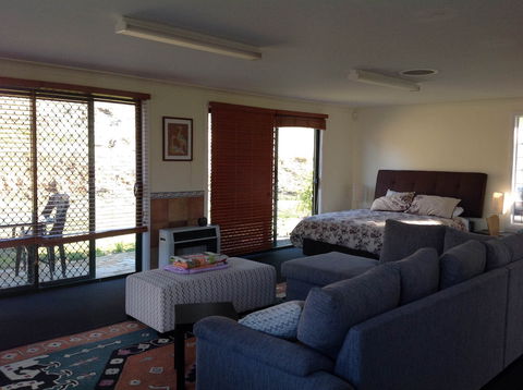 Tibuc Gardens Cottage - Perth Resorts 2