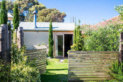 Trader Jack's - Accommodation Perth 1