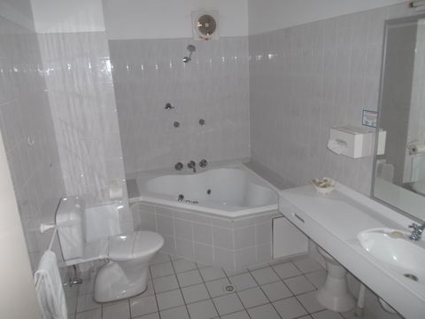 Ulladulla Harbour Motel,  Another Sinclair's Property - Perth Resorts 1