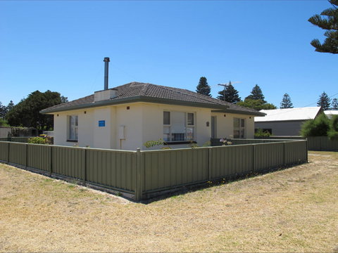 Walters Holiday Home - Perth Resorts 0