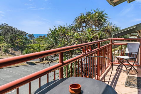 16 Point Lookout Beach Resort - Accommodation Perth 0
