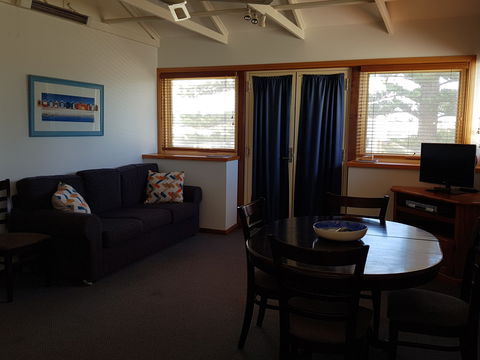 Blue Manna Waters – Apartment A - Accommodation Perth 0