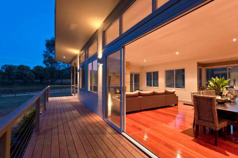 Blue  Cliff Retreat - Perth Resorts 2