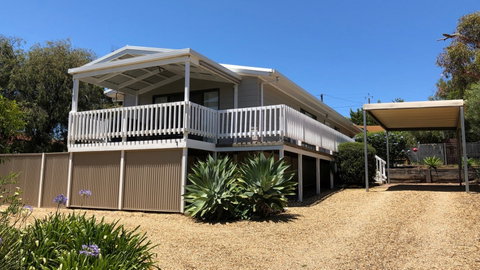 Catching Waves - Accommodation Perth 0