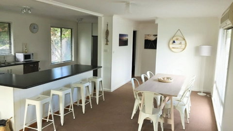 Catching Waves - Accommodation Perth 2