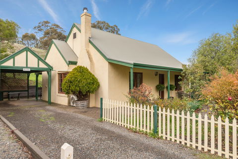 Country Pleasures Bed And Breakfast - Accommodation Perth 0