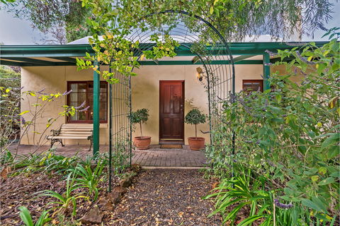Country Pleasures Bed And Breakfast - Accommodation Perth 1