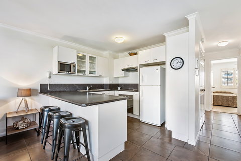 Dockside Holiday Apartments - Accommodation Perth 2