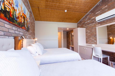 Farnham Court Motel - Accommodation Perth 2
