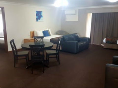 Hilltops Retreat Motor Inn - Perth Resorts 0