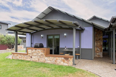 Kickenback Studio - Perth Resorts 0