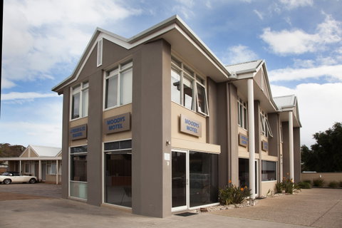 Moody's Motel - Accommodation Perth 0