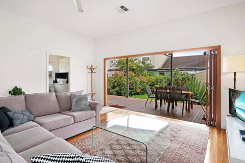Newcastle Executive Homes - Cooks Hill Cottage - Perth Resorts 0