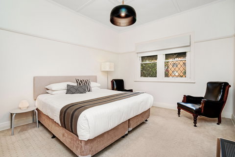 Newcastle Executive Homes - Cooks Hill Cottage - Perth Resorts 1
