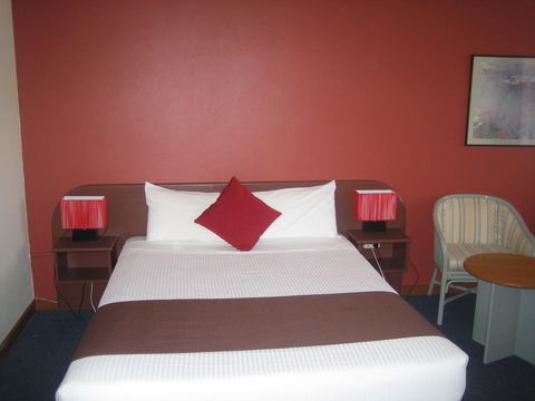 Parkway Motel - Accommodation Perth 0