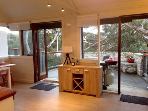 Serenity Cottage - Accommodation Perth 2