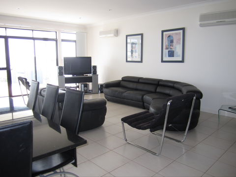 The Waterfront Dolphin - Accommodation Perth 0