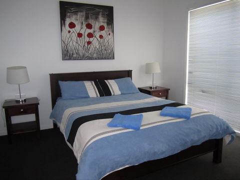 The Waterfront Dolphin - Accommodation Perth 2
