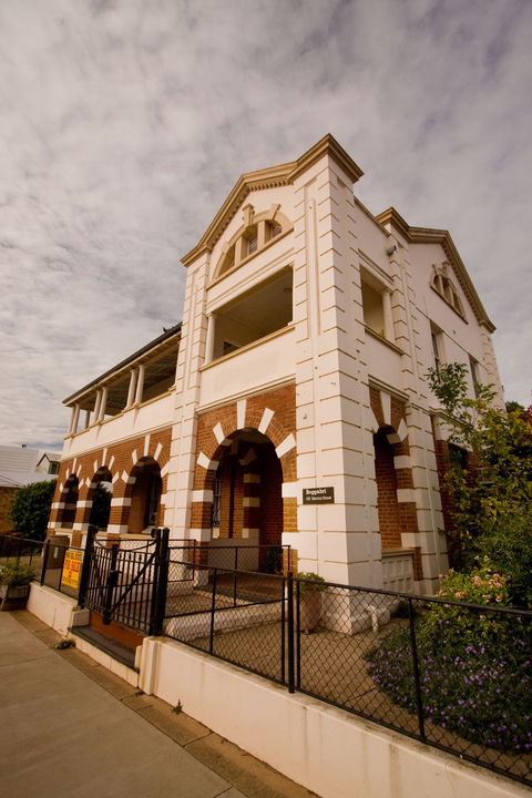 Vault Restaurant And Accommodation - Perth Resorts 0