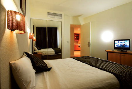 Golden Pebble Hotel - Accommodation Perth 0