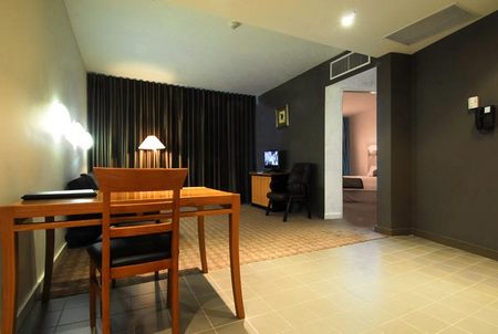Golden Pebble Hotel - Accommodation Perth 1