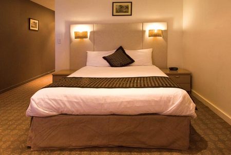 Golden Pebble Hotel - Accommodation Perth 2