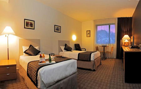 Golden Pebble Hotel - Accommodation Perth 3