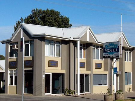 Moodys Motel - Accommodation Perth 0