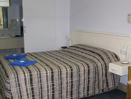 Golden Palms Motor Inn - Accommodation Perth 2