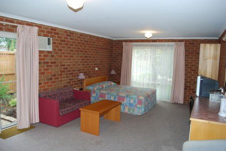 Inverloch Central Motor Inn - Accommodation Perth 3
